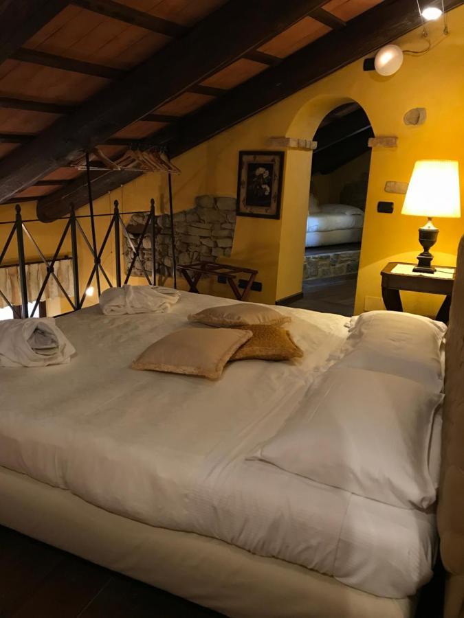 Dimora I Manichei Hotel Monforte dʼAlba Kültér fotó