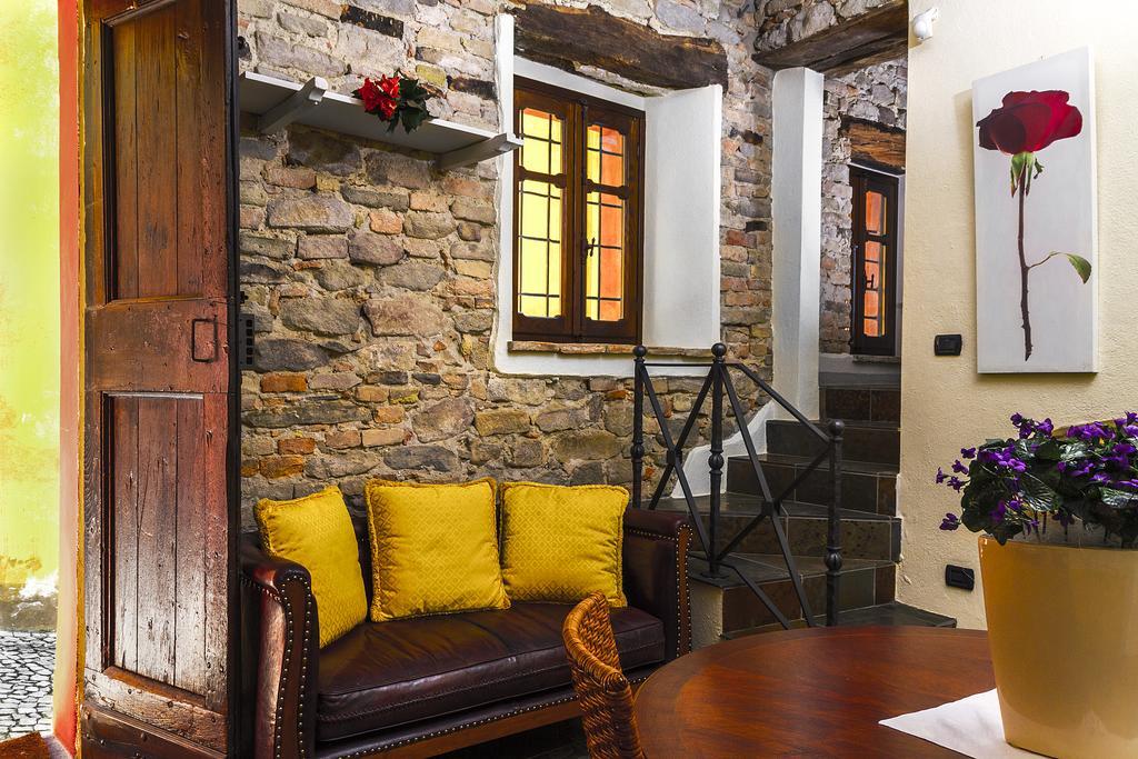 Dimora I Manichei Hotel Monforte dʼAlba Kültér fotó