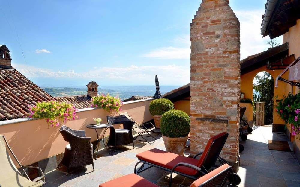 Dimora I Manichei Hotel Monforte dʼAlba Kültér fotó